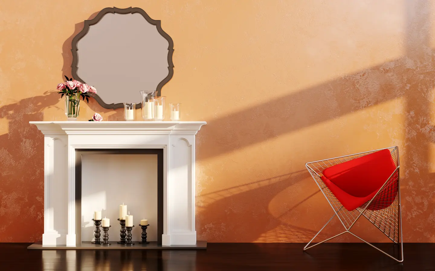 Miroir doré restauré au-dessus d’une cheminée en marbre