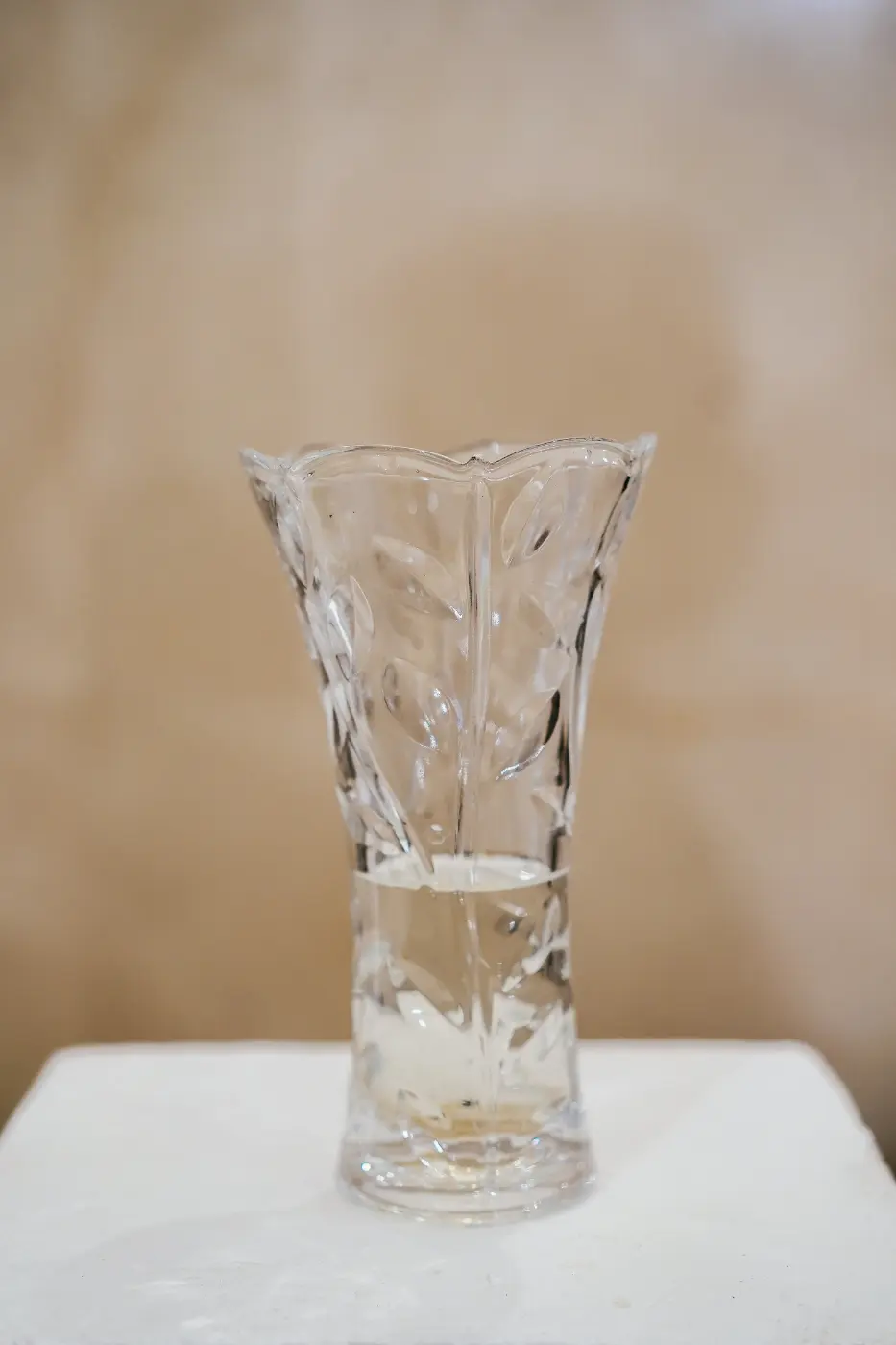 Collection de vases en verre soufflé aux reflets irréguliers